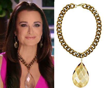 kyle richards necklace season 8.